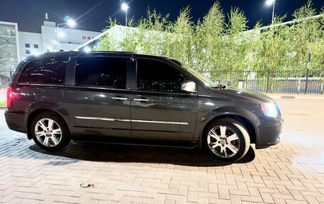 Chrysler Voyager IV, 2011 год, 1 800 000 рублей, 5 фотография