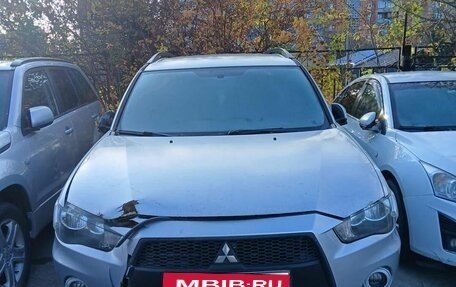 Mitsubishi Outlander III рестайлинг 3, 2011 год, 645 000 рублей, 1 фотография