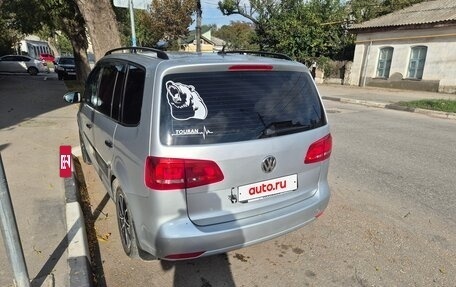 Volkswagen Touran III, 2011 год, 1 100 000 рублей, 2 фотография