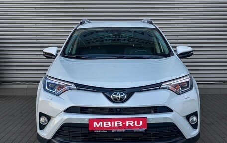 Toyota RAV4, 2017 год, 2 990 000 рублей, 2 фотография