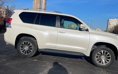Toyota Land Cruiser Prado 150 рестайлинг, 2009 год, 2 300 000 рублей, 5 фотография