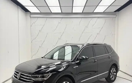 Volkswagen Tiguan II, 2023 год, 2 138 000 рублей, 2 фотография