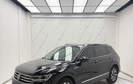 Volkswagen Tiguan II, 2023 год, 2 138 000 рублей, 6 фотография