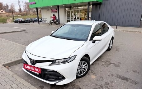 Toyota Camry, 2019 год, 2 000 000 рублей, 2 фотография