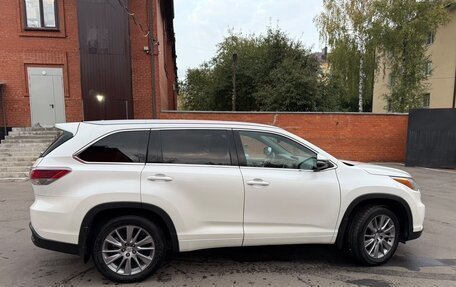 Toyota Highlander III, 2015 год, 2 100 000 рублей, 2 фотография