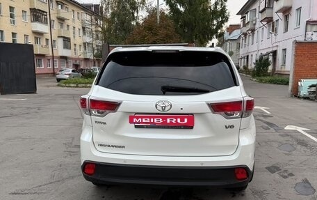 Toyota Highlander III, 2015 год, 2 100 000 рублей, 3 фотография