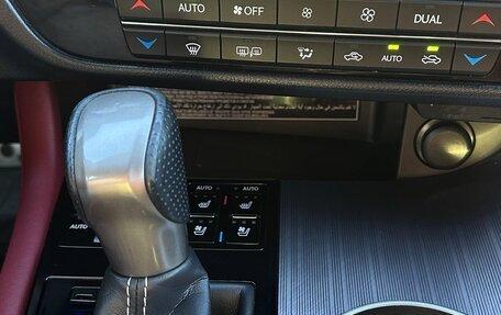 Lexus RX IV рестайлинг, 2019 год, 5 200 000 рублей, 12 фотография