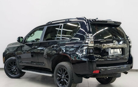 Toyota Land Cruiser Prado 150 рестайлинг, 2021 год, 5 630 000 рублей, 7 фотография