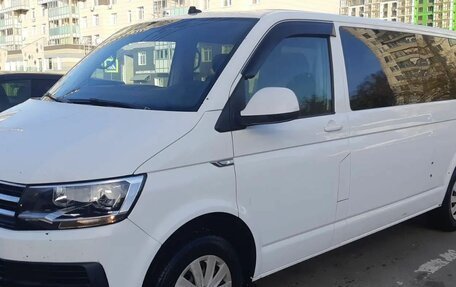 Volkswagen Caravelle T6 рестайлинг, 2019 год, 2 900 000 рублей, 2 фотография