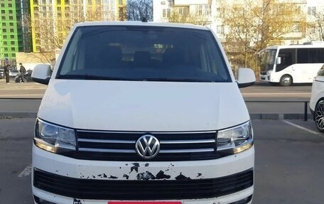 Volkswagen Caravelle T6 рестайлинг, 2019 год, 2 900 000 рублей, 3 фотография