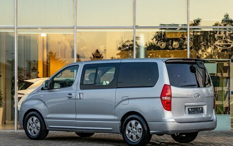 Hyundai Grand Starex Grand Starex I рестайлинг 2, 2014 год, 1 995 000 рублей, 4 фотография