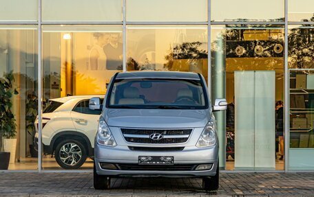 Hyundai Grand Starex Grand Starex I рестайлинг 2, 2014 год, 1 995 000 рублей, 2 фотография