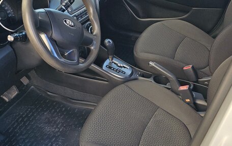 KIA Rio III рестайлинг, 2013 год, 825 000 рублей, 7 фотография