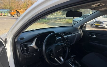 KIA Rio IV, 2022 год, 1 700 000 рублей, 10 фотография
