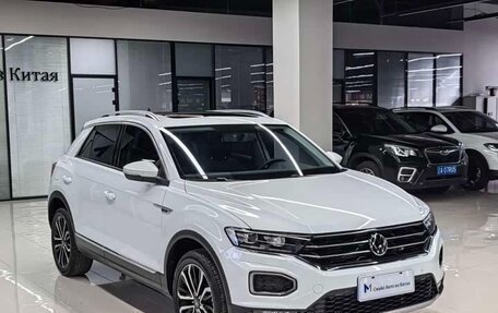 Volkswagen T-Roc I, 2023 год, 1 767 222 рублей, 3 фотография