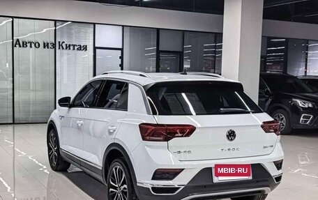 Volkswagen T-Roc I, 2023 год, 1 767 222 рублей, 2 фотография