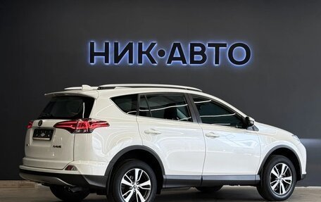 Toyota RAV4, 2017 год, 2 050 000 рублей, 2 фотография