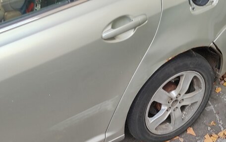 Toyota Avensis III рестайлинг, 2004 год, 450 000 рублей, 3 фотография