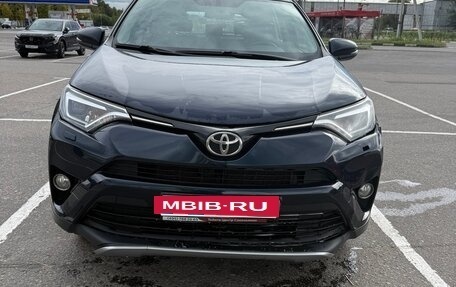 Toyota RAV4, 2018 год, 1 900 000 рублей, 6 фотография
