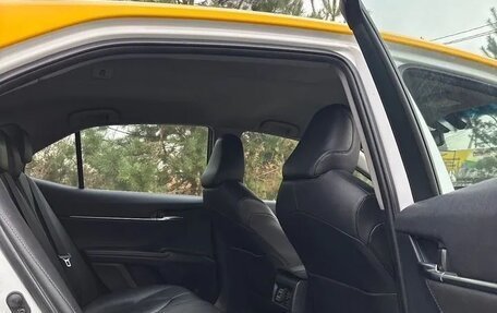 Toyota Camry, 2022 год, 1 800 000 рублей, 8 фотография