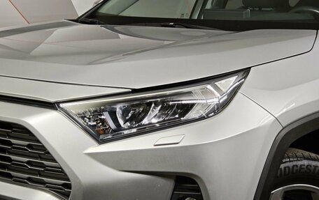 Toyota RAV4, 2019 год, 2 600 000 рублей, 10 фотография