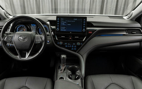 Toyota Camry, 2021 год, 3 490 000 рублей, 8 фотография