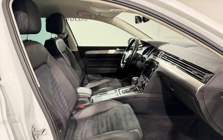 Volkswagen Passat B8 рестайлинг, 2019 год, 1 899 000 рублей, 17 фотография
