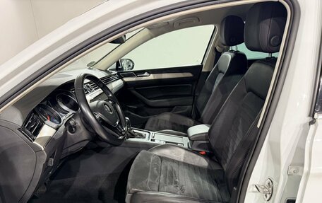 Volkswagen Passat B8 рестайлинг, 2019 год, 1 899 000 рублей, 14 фотография