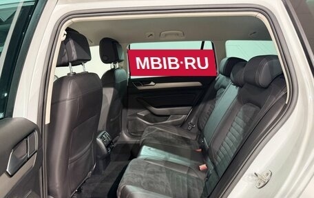 Volkswagen Passat B8 рестайлинг, 2019 год, 1 899 000 рублей, 19 фотография
