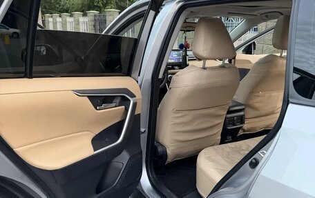 Toyota RAV4, 2022 год, 3 242 000 рублей, 9 фотография