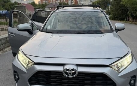 Toyota RAV4, 2022 год, 3 242 000 рублей, 8 фотография