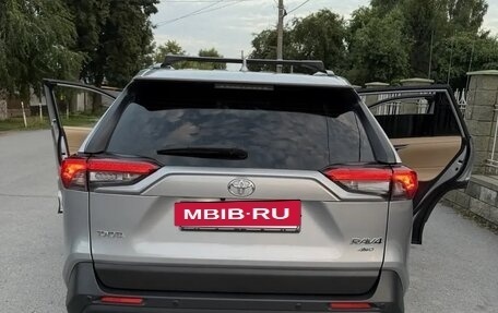 Toyota RAV4, 2022 год, 3 242 000 рублей, 10 фотография