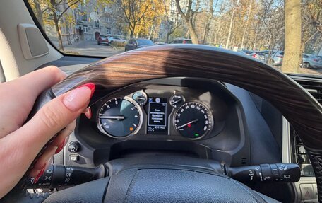 Toyota Land Cruiser Prado 150 рестайлинг, 2018 год, 7 000 000 рублей, 5 фотография
