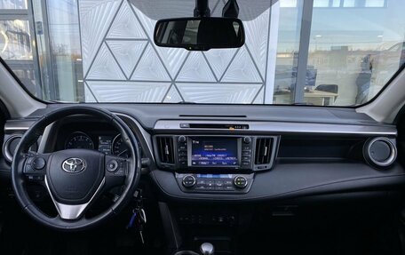 Toyota RAV4, 2017 год, 1 999 000 рублей, 12 фотография