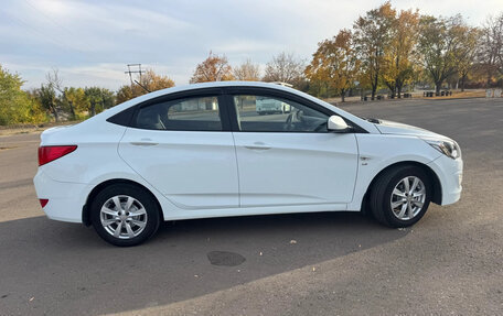 Hyundai Solaris II рестайлинг, 2016 год, 1 000 000 рублей, 3 фотография