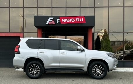 Toyota Land Cruiser Prado 150 рестайлинг, 2018 год, 4 850 000 рублей, 4 фотография
