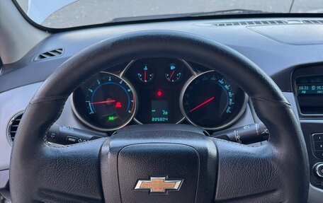 Chevrolet Cruze II, 2011 год, 500 000 рублей, 25 фотография