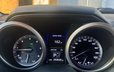 Toyota Land Cruiser Prado 150 рестайлинг, 2014 год, 3 000 000 рублей, 10 фотография