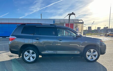 Toyota Highlander III, 2013 год, 1 570 000 рублей, 4 фотография