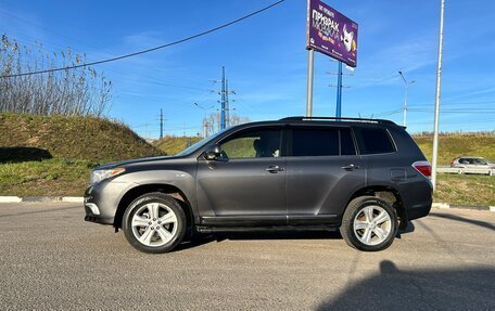 Toyota Highlander III, 2013 год, 1 570 000 рублей, 2 фотография