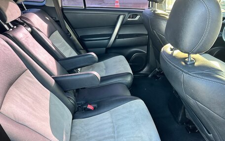 Toyota Highlander III, 2013 год, 1 570 000 рублей, 6 фотография