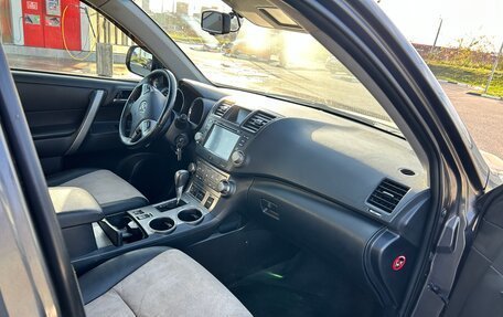 Toyota Highlander III, 2013 год, 1 570 000 рублей, 5 фотография