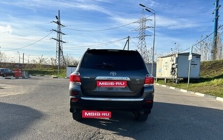 Toyota Highlander III, 2013 год, 1 570 000 рублей, 3 фотография