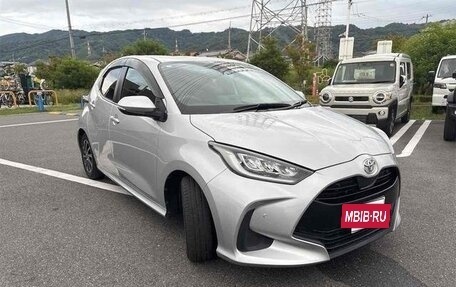 Toyota Yaris, 2021 год, 980 000 рублей, 2 фотография