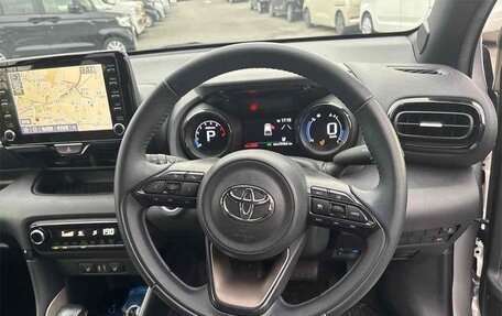 Toyota Yaris, 2021 год, 980 000 рублей, 7 фотография