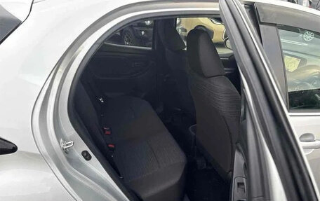 Toyota Yaris, 2021 год, 980 000 рублей, 19 фотография