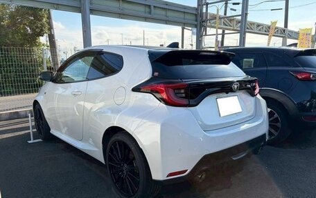 Toyota Yaris, 2023 год, 1 700 000 рублей, 6 фотография