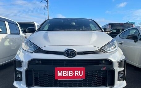 Toyota Yaris, 2023 год, 1 700 000 рублей, 2 фотография