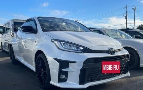 Toyota Yaris, 2023 год, 1 700 000 рублей, 3 фотография