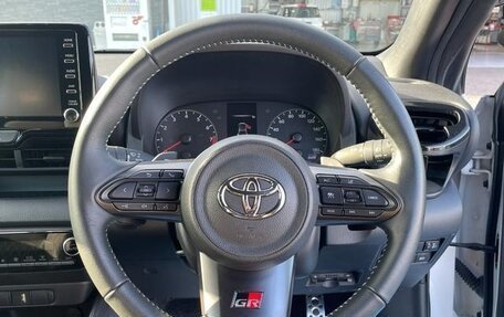Toyota Yaris, 2023 год, 1 700 000 рублей, 8 фотография